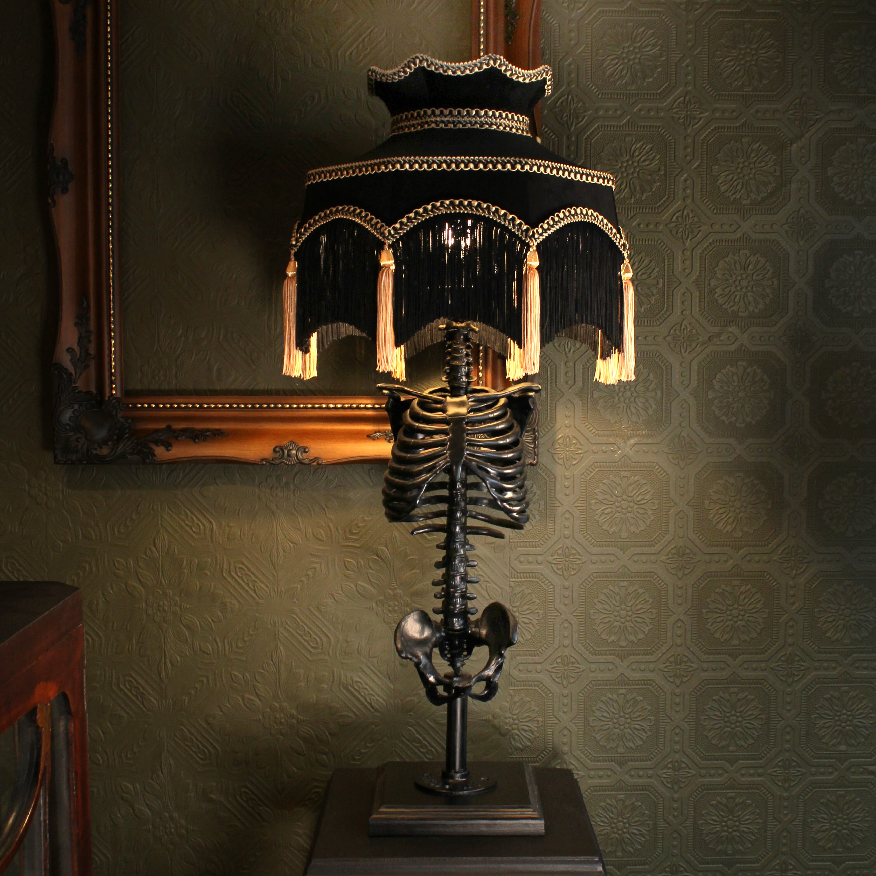 Nancy Skeleton table lamp - The Blackened teeth