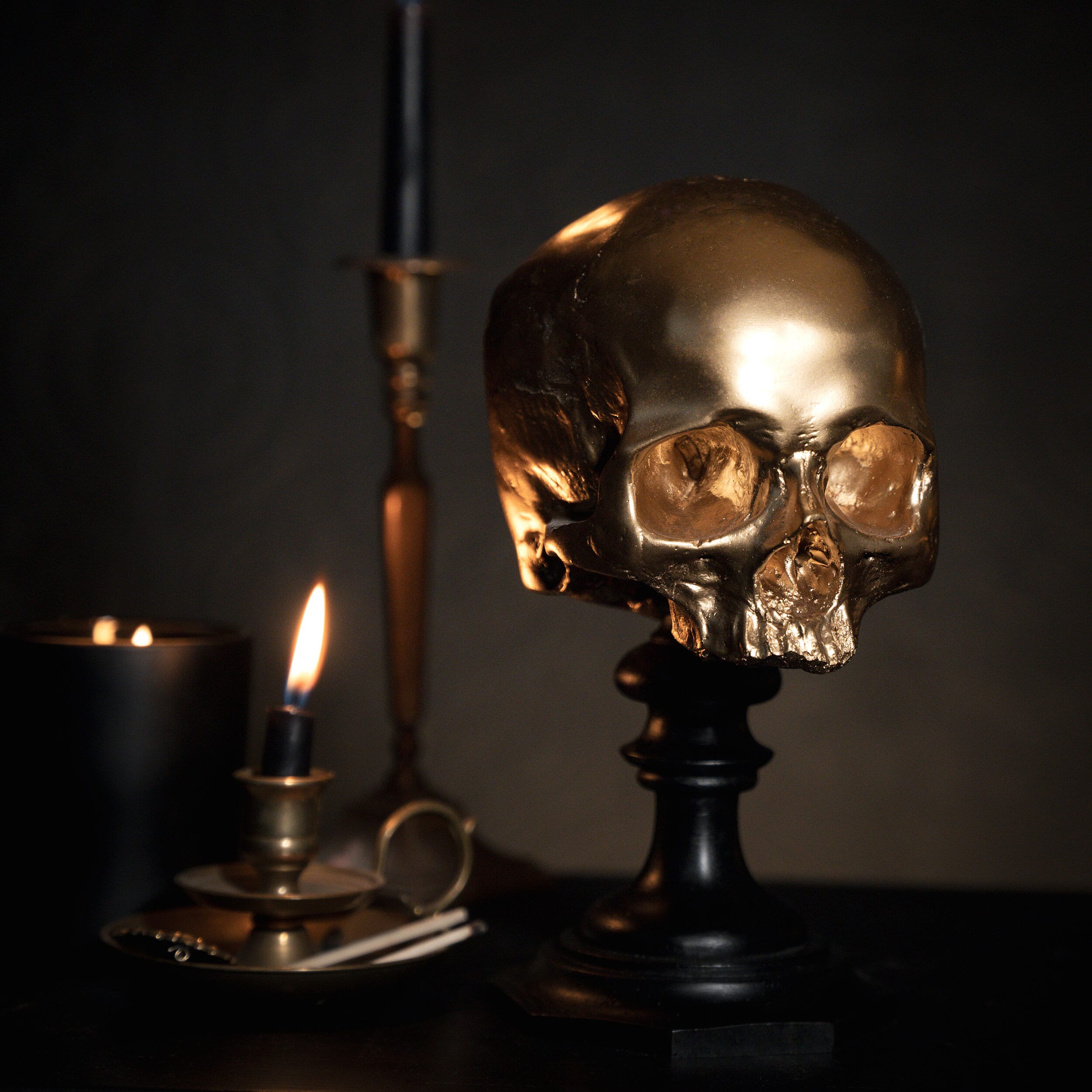 aureate gold skull plinth the blackened teeth gothic home decor 