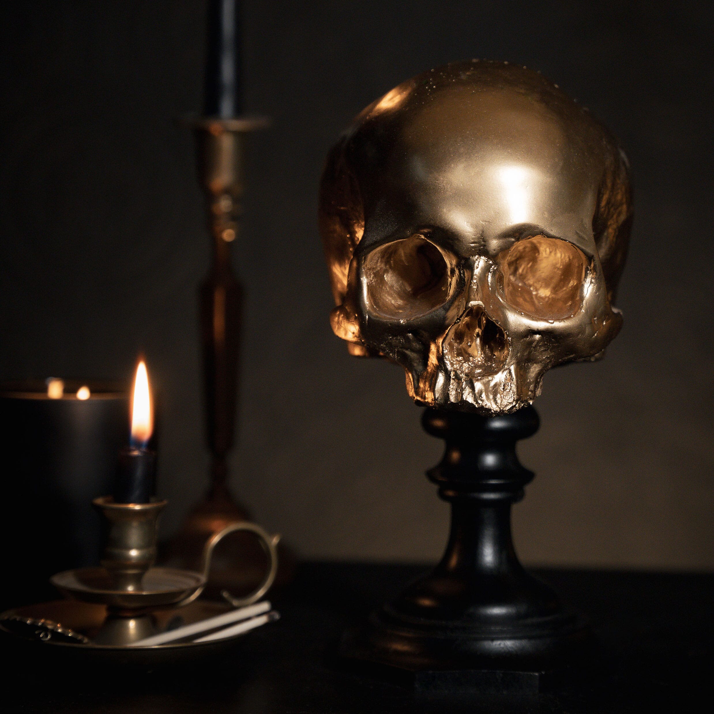 aureate gold skull plinth the blackened teeth gothic home decor 