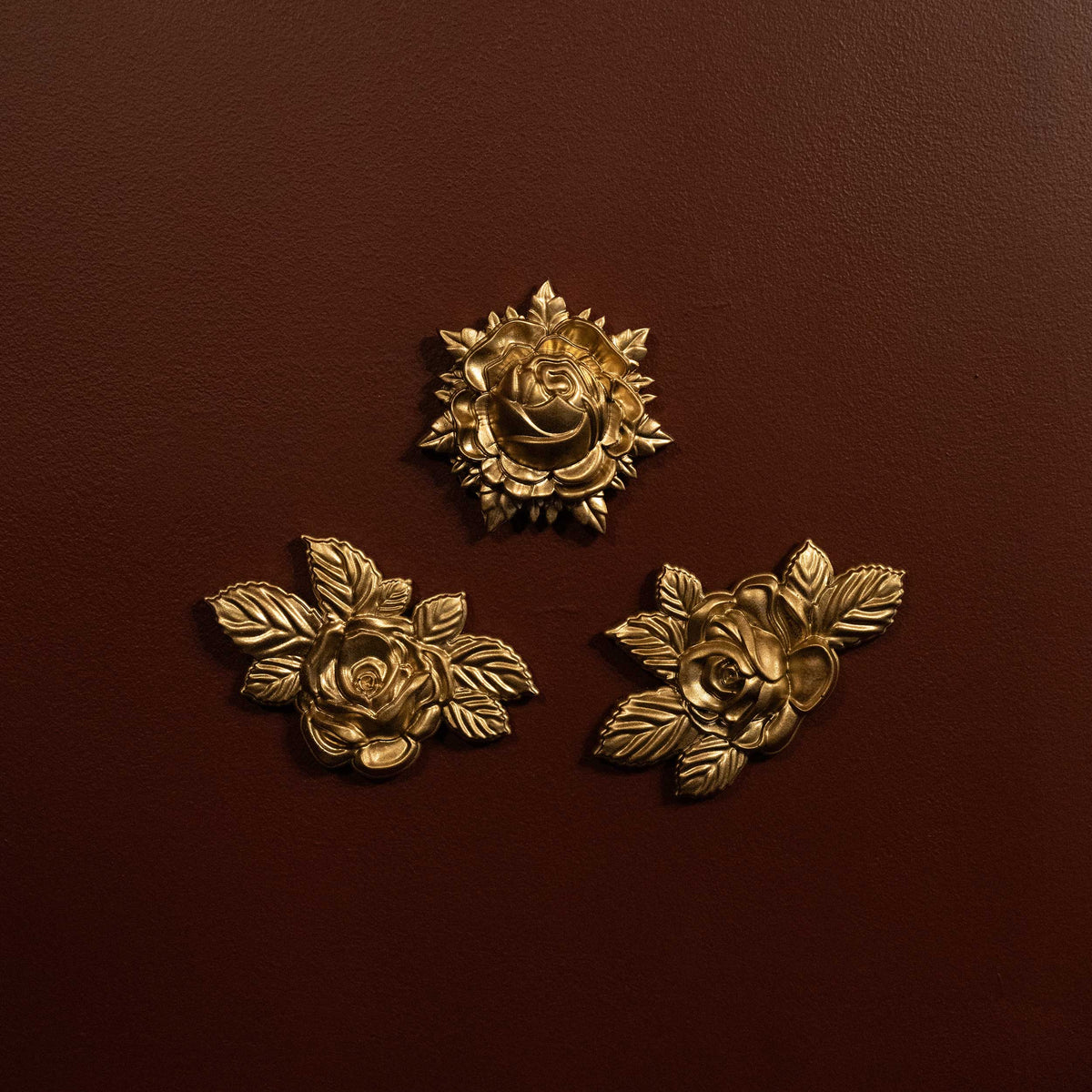 Teeh With Roses Rose Set Wall Plaques – The Blackened Teeth Ltd