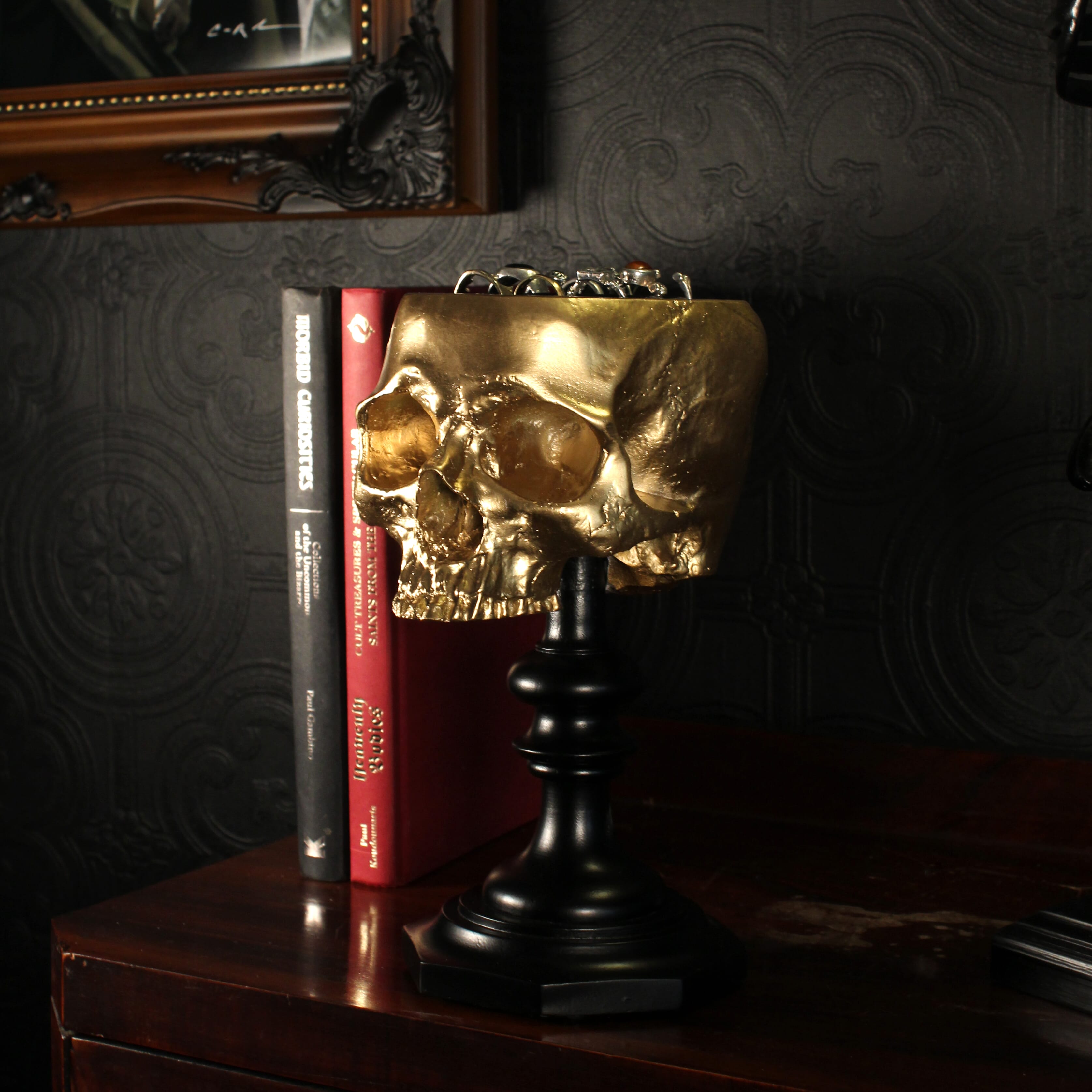 Skull Ring Holder - Gold Edition